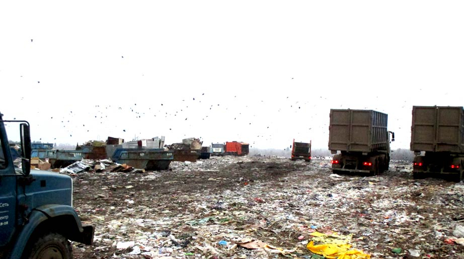 "Земля вздохнула спокойно": московские мусорные караваны перестали идти в Ярославль