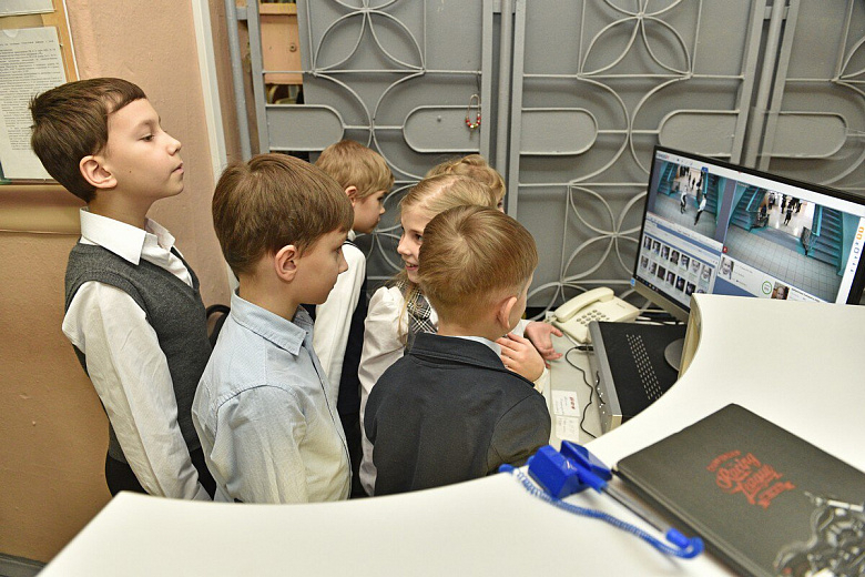 Детки "под колпаком": систему распознавания лиц установили в школе Ярославля