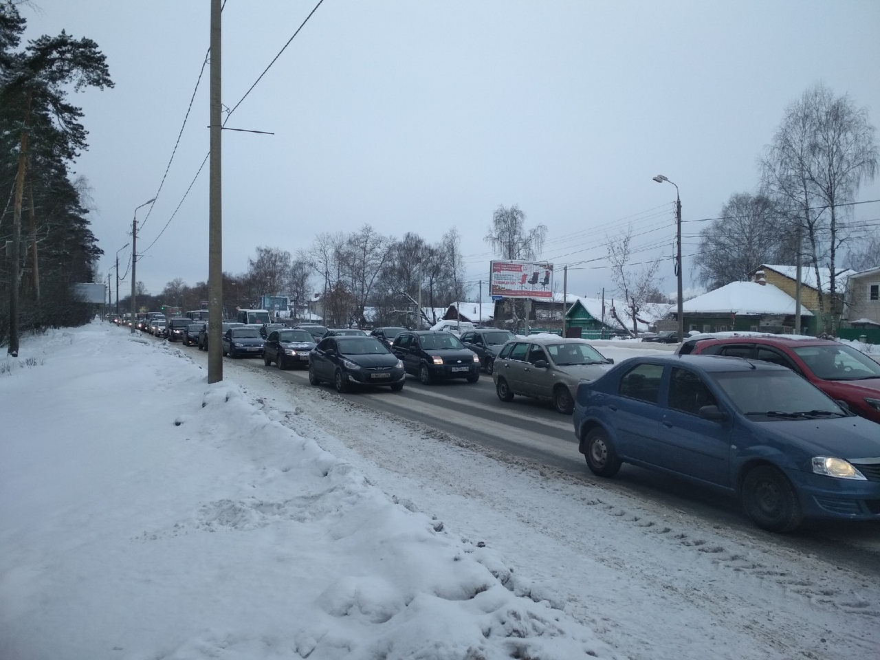 Снежный ад: девятибальные пробки парализовали движение в Ярославле