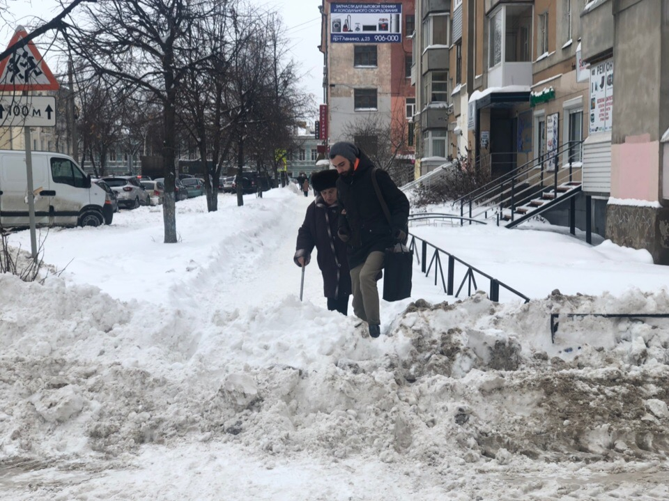"Город тонет в сугробах": на уборку снега в Ярославле выделят 100 миллионов рублей