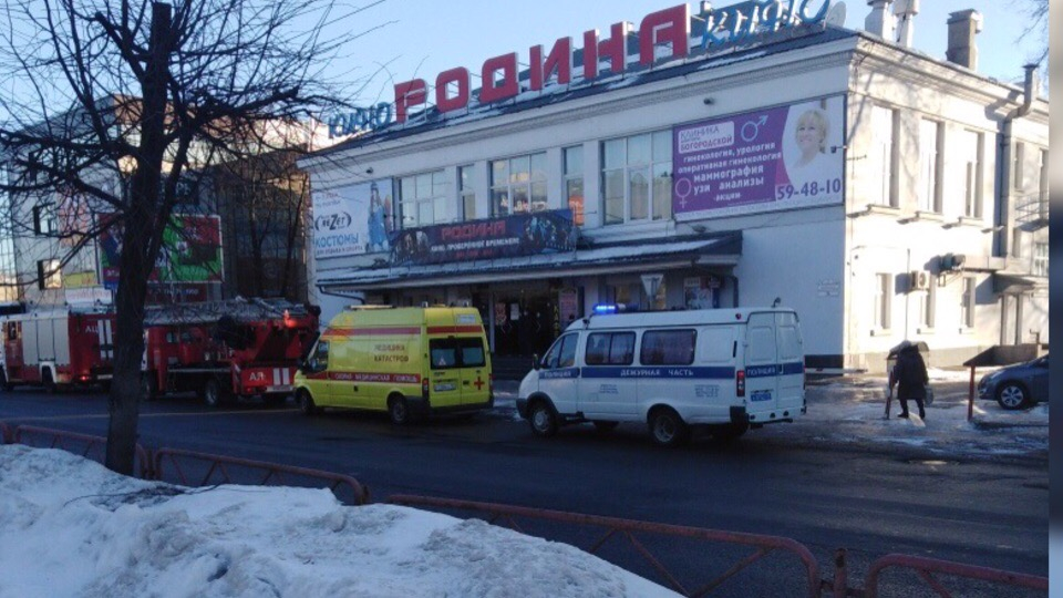 Новая эвакуация: спецслужбы окружили ТЦ в центре Ярославля