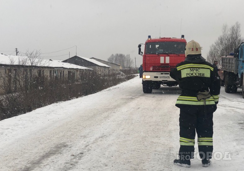 Спасли соседи: в Ярославле попытались поджечь семью