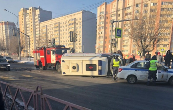 Сшиб скорую и скрылся: видео аварии на проспекте Фрунзе
