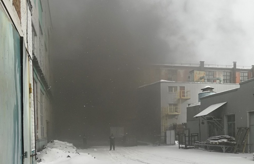 Черное облако над Брагино: подробности пожара на Шинном заводе в Ярославле