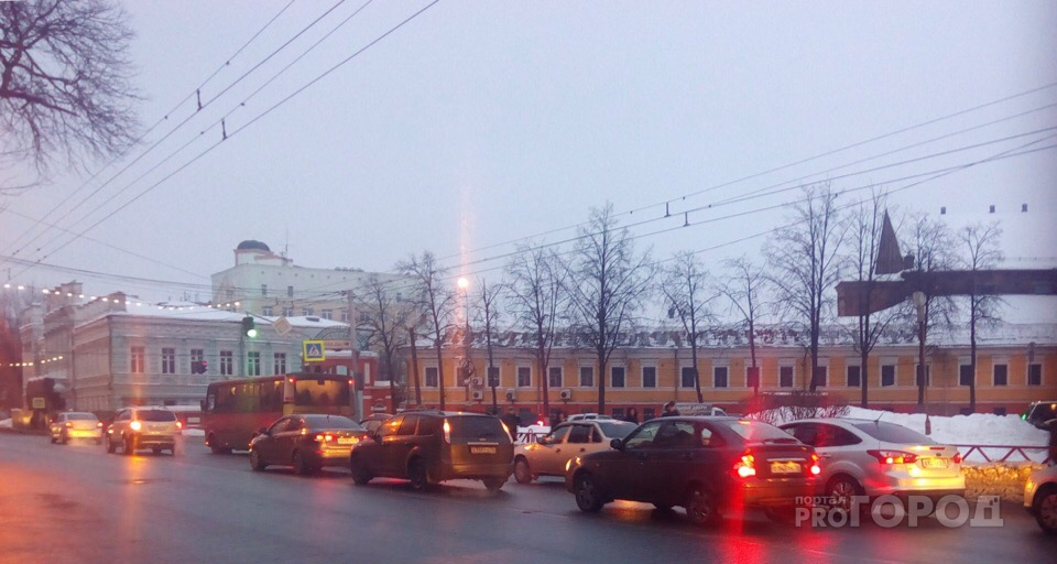 Толкает нищета: в Ярославле пассажиры стали нападать на водителей такси