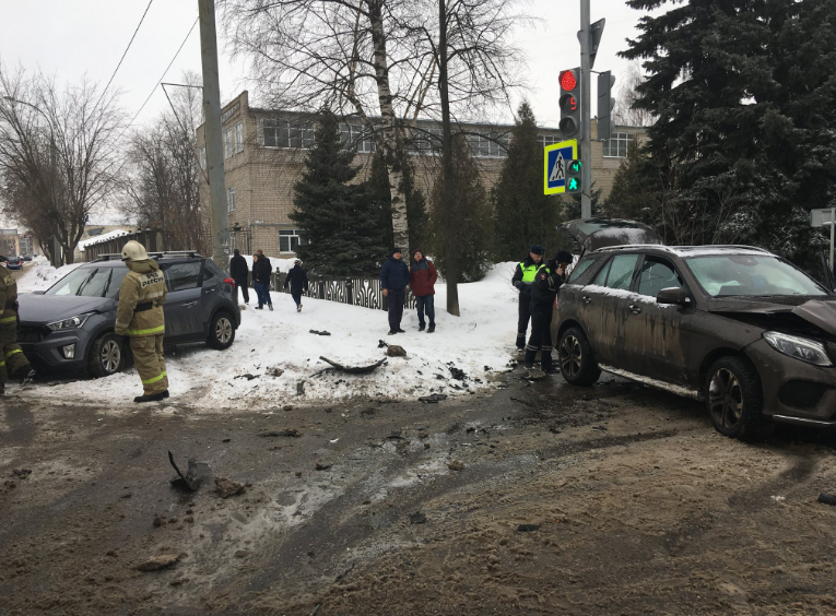 Иномарка вылетела на переход: один человек в больнице Рыбинска
