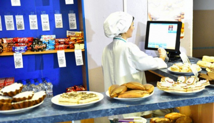"Кормят, как в свинарнике": питанием в детских садах шокированы родители в Ярославле
