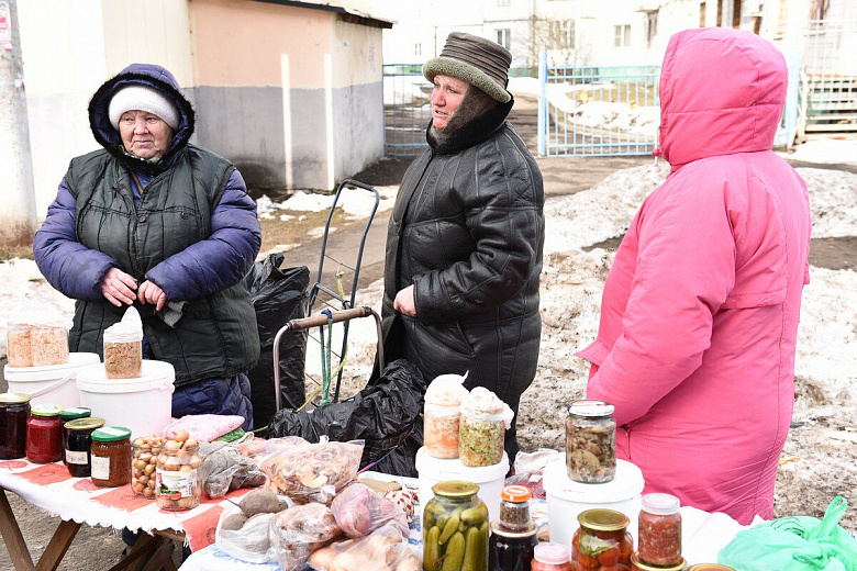 Мини-рынок с трусами и солеными огурцами разогнали в Брагино