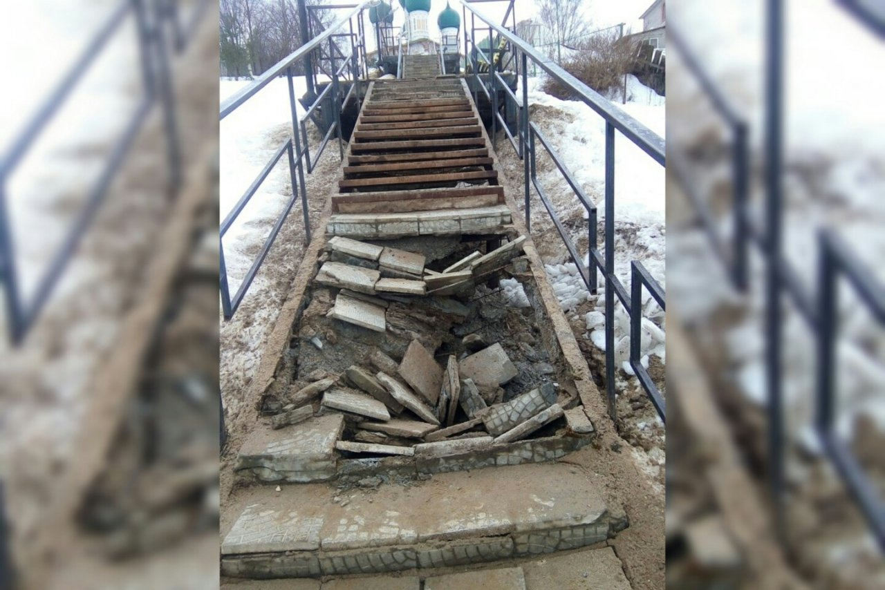 "Город, опасный для туристов": лестница к Волжской набережной рухнула под Ярославлем