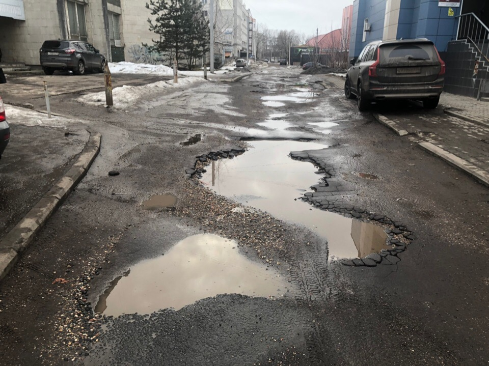 Здесь только на танке: назвали самую плохую дорогу в Ярославле