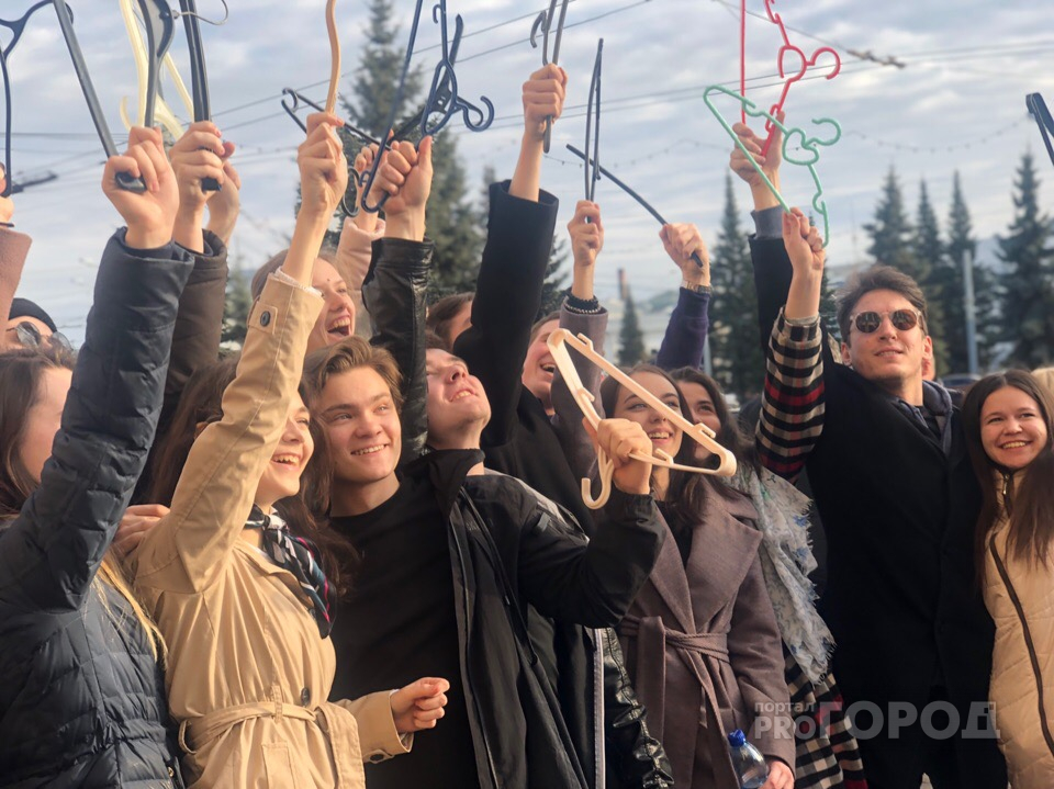 Руки прочь от Волковского: сотни ярославцев пришли на акцию против слияния театров. Фоторепортаж
