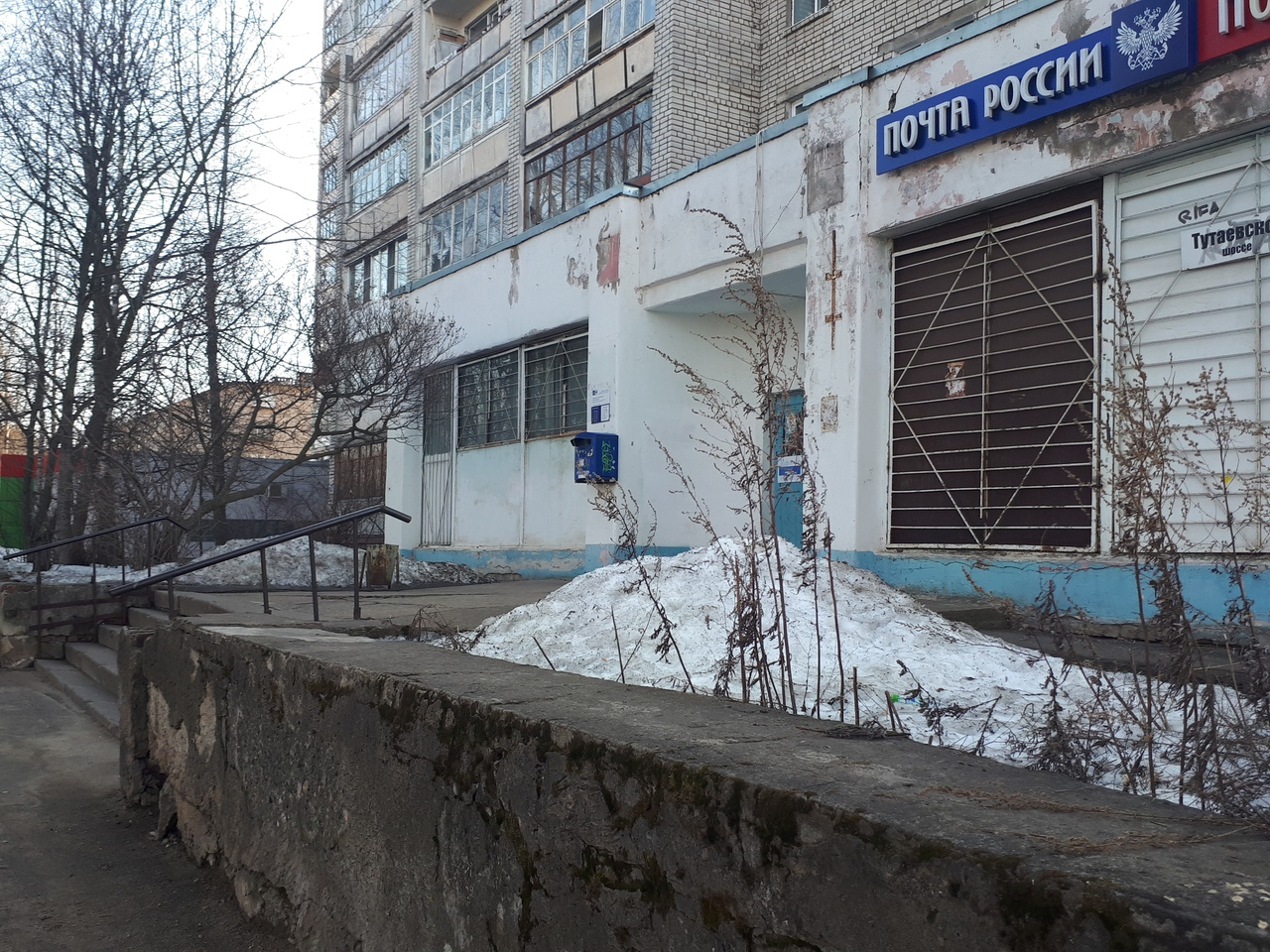 Бросали вещи и бежали: из-за тикающей посылки эвакуировали здание почты в Ярославле