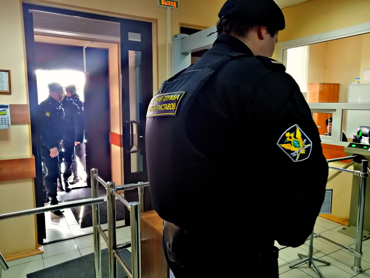 "Хоть в декрет, хоть в тюрьму": родители в Ярославле "зажали" детям миллион рублей