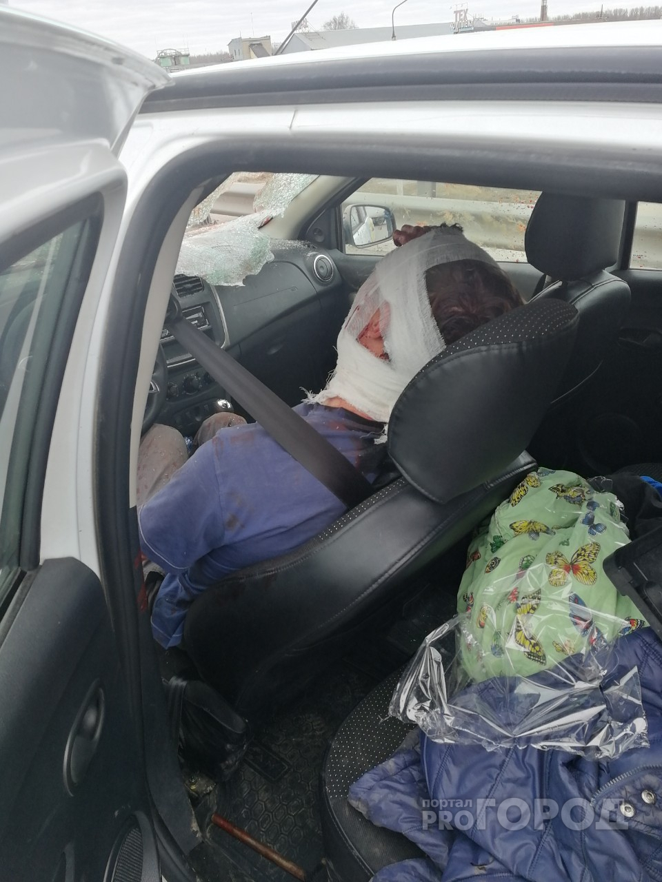 Окровавленный бил стекла: напавшего на таксиста пассажира поместили в психушку в Ярославле