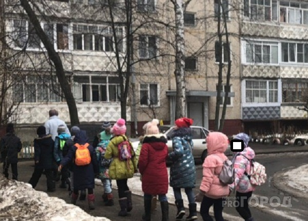 "Сил нет!": против школы в субботу высказались родители из Ярославля