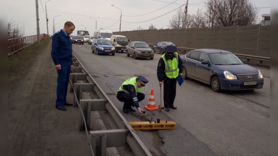 "Либо рухнет, либо покалечимся": прокуратура потребовала отремонтировать мост в Ярославле