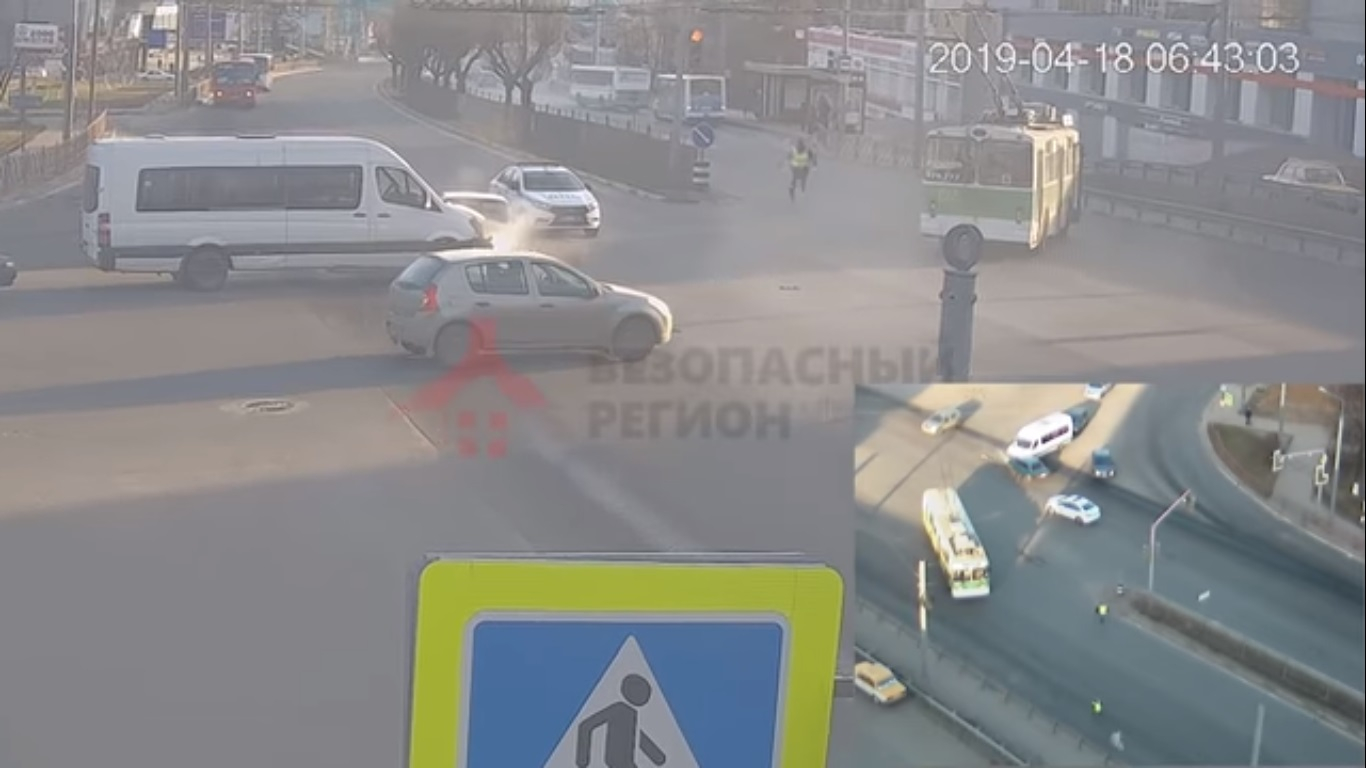 Сиганул из задымленного авто: гаишники устроили погоню за лихачом в Ярославле. Видео