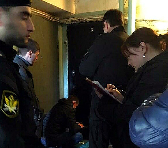 "Вот вам!": брат и сестра заморозили многоэтажку в Ярославле