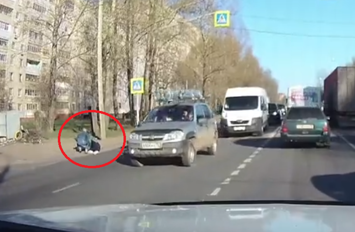 "Да что ж ты так медленно": ярославцев возмутило поведение водителя, сбившего на переходе девушку