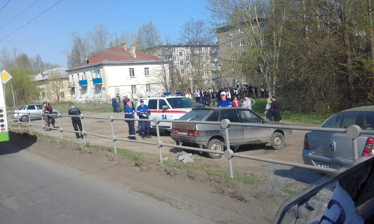 "Ее бросили у входа": толпа детей выбежала на улицу из-за опасной находки в Рыбинске