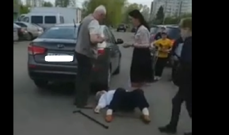 "Современный фашизм" и пробитая голова из-за парковки: ярославну, избившую бабушку, проверяют