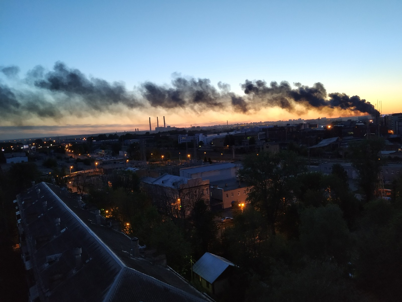 Город в черном дыму: в Ярославле пожар