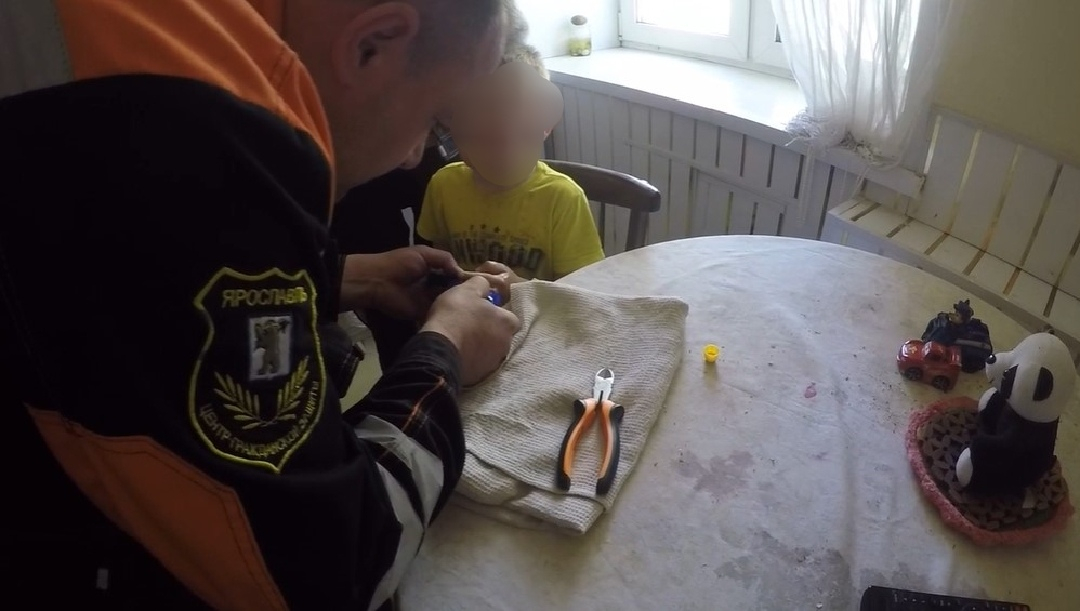 Игрушка стала западней: в Ярославле спасали четырехлетнего малыша