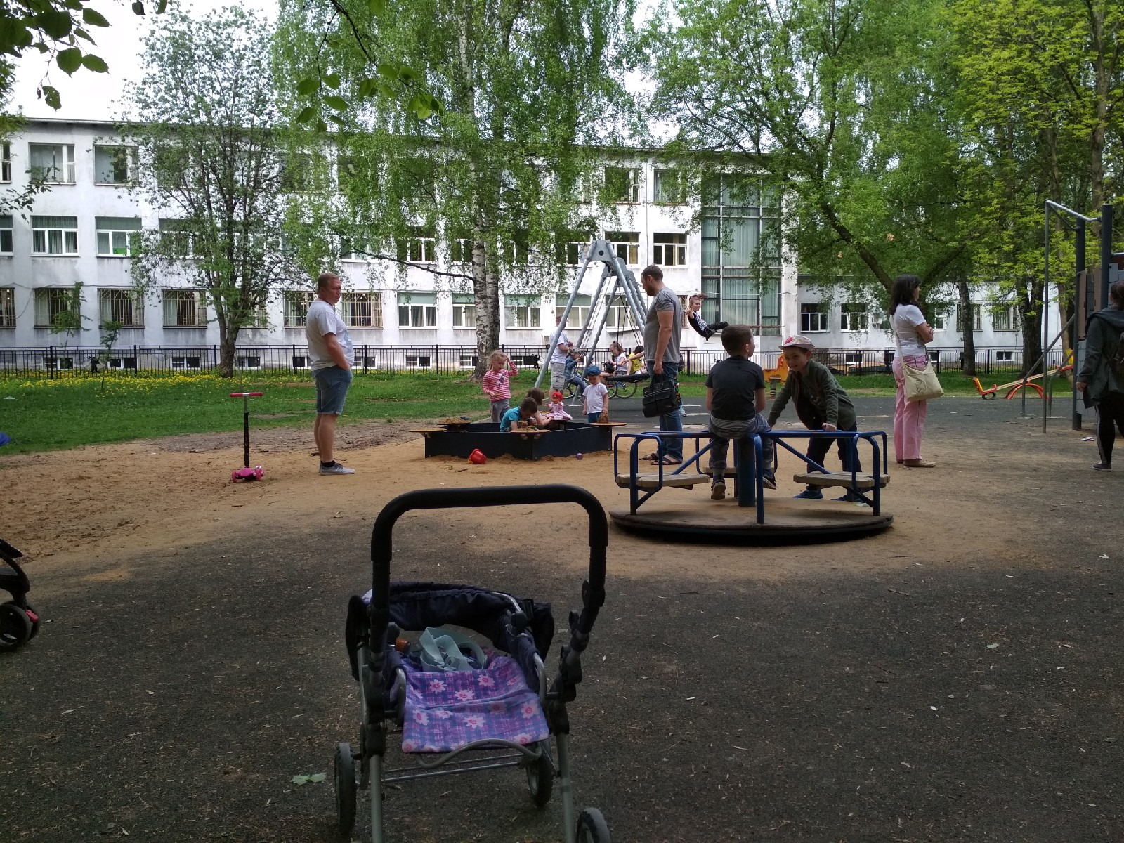Придется раскошелиться: чиновники снесут детские площадки, за которые не платят ярославцы
