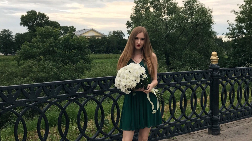 Это целое состояние: самое дорогое выпускное платье нашли в Ярославле
