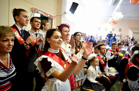 В Ярославле прозвенели последние звонки: как школьников поздравил мэр