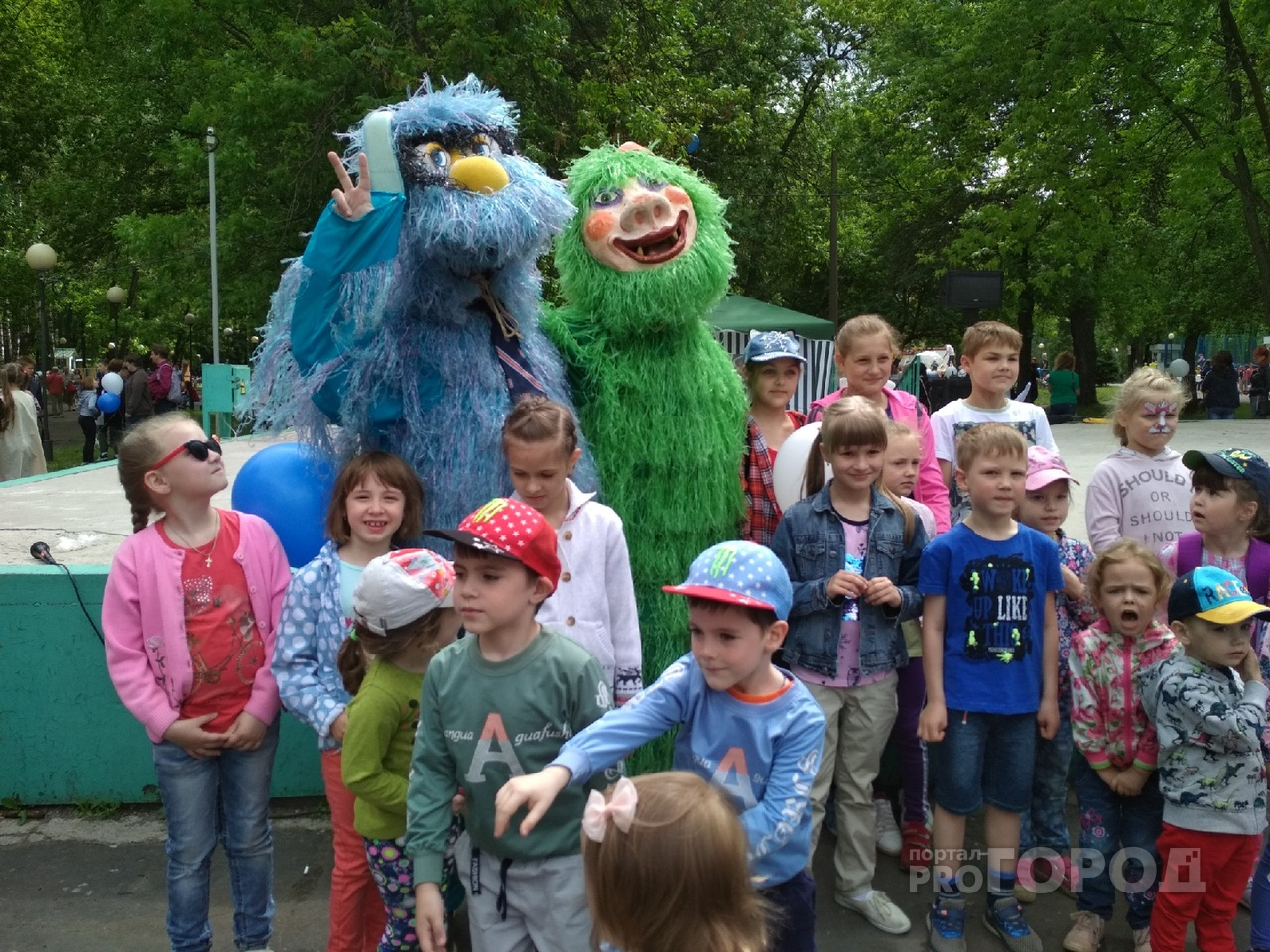С лотереей и фокусами отметили День защиты детей в Ярославле: фото