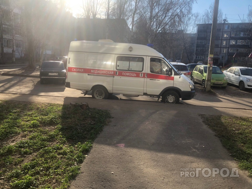 ЧП на парковке: в Ярославле под колеса автобуса попала женщина