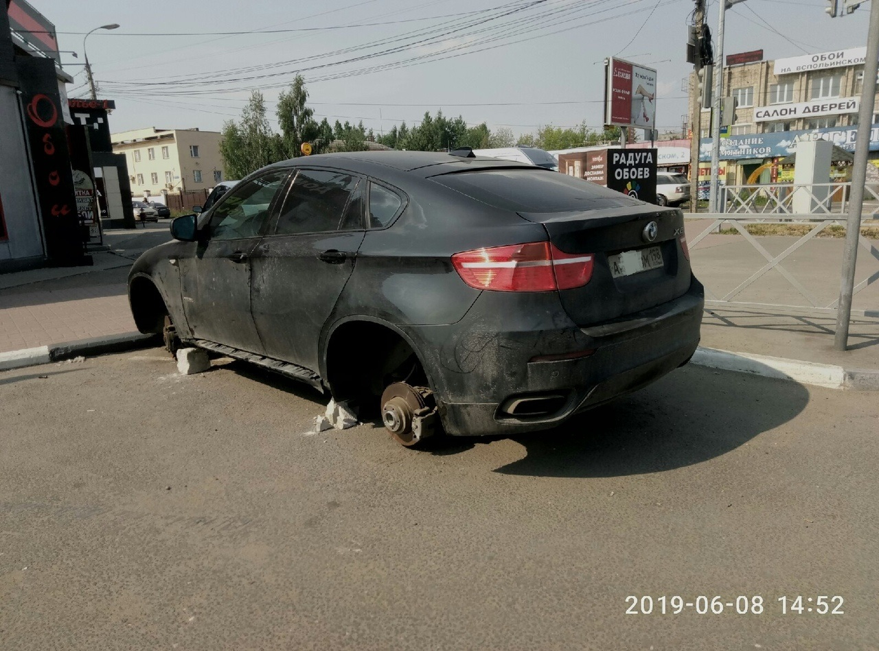 "Раздаю на запчасти": в Ярославле владелец потерял свою BMW