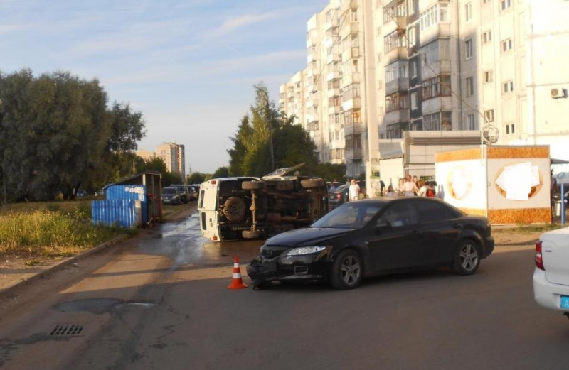 Мать рыдала около скорой: годовалая малышка пострадала в ДТП в Ярославле