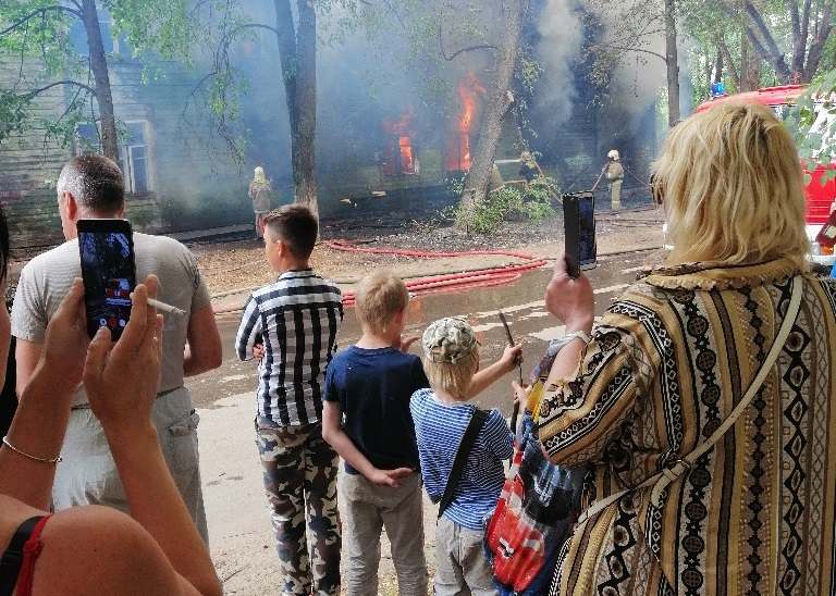 Вонь и бездомные у детских садов: ярославцы о пожаре в Фрунзенском районе