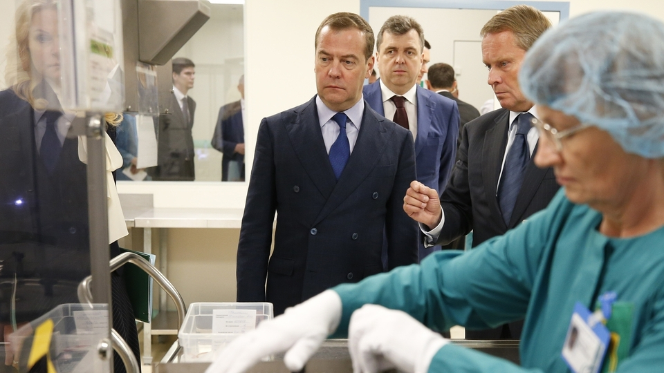 Медведев объявил в России массовую диспансеризацию
