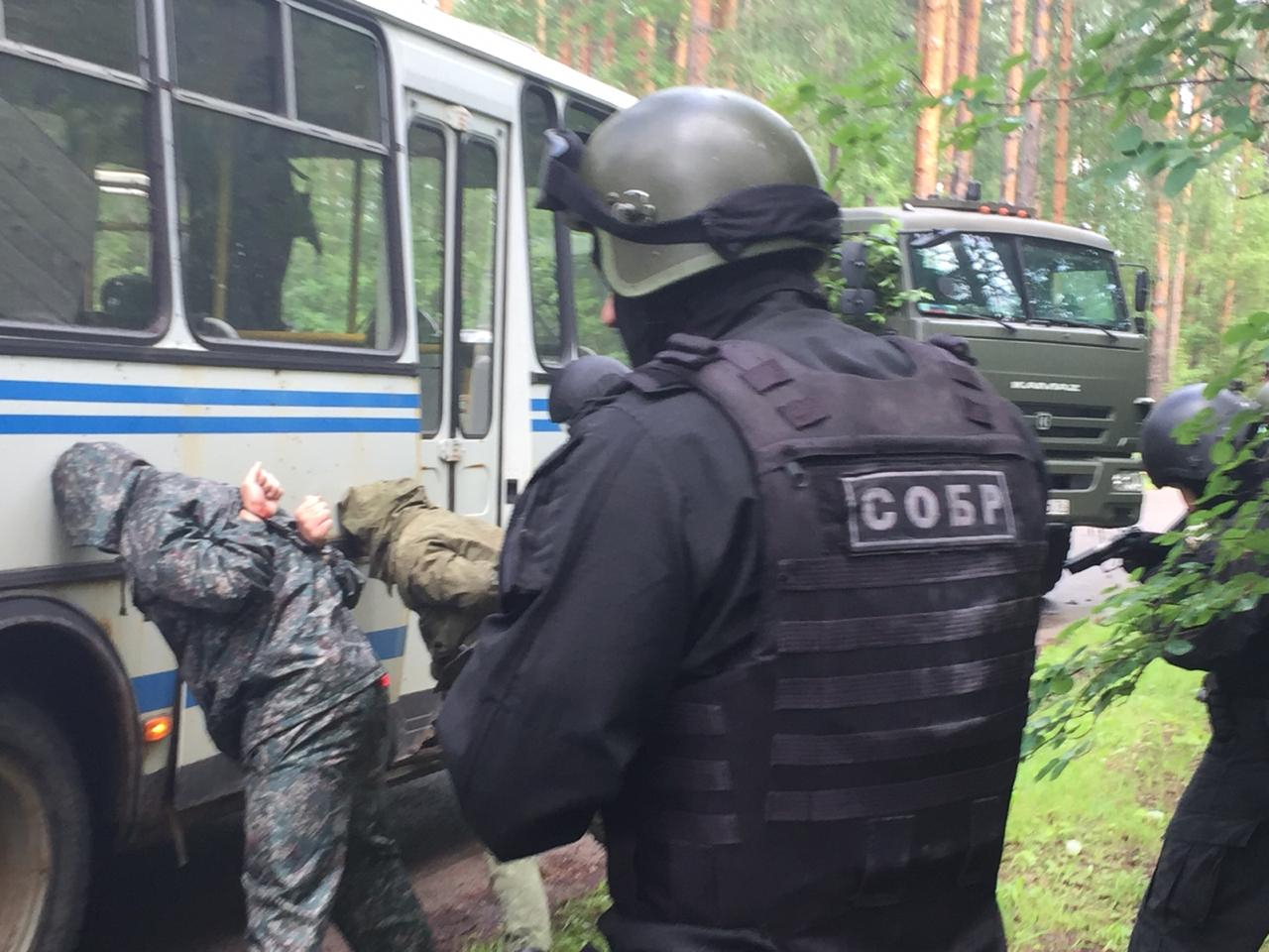 Спецслужбы освободили туристов от "террористов" в Мышкине