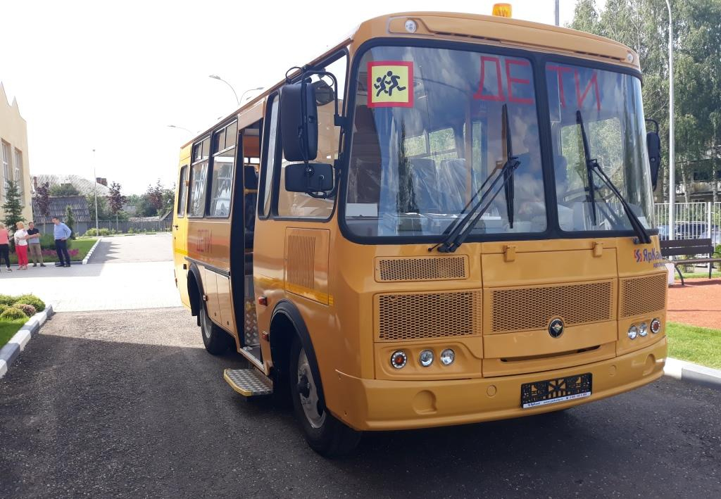Дмитрий Миронов: «Новые школьные автобусы отправили в четыре муниципальных района»