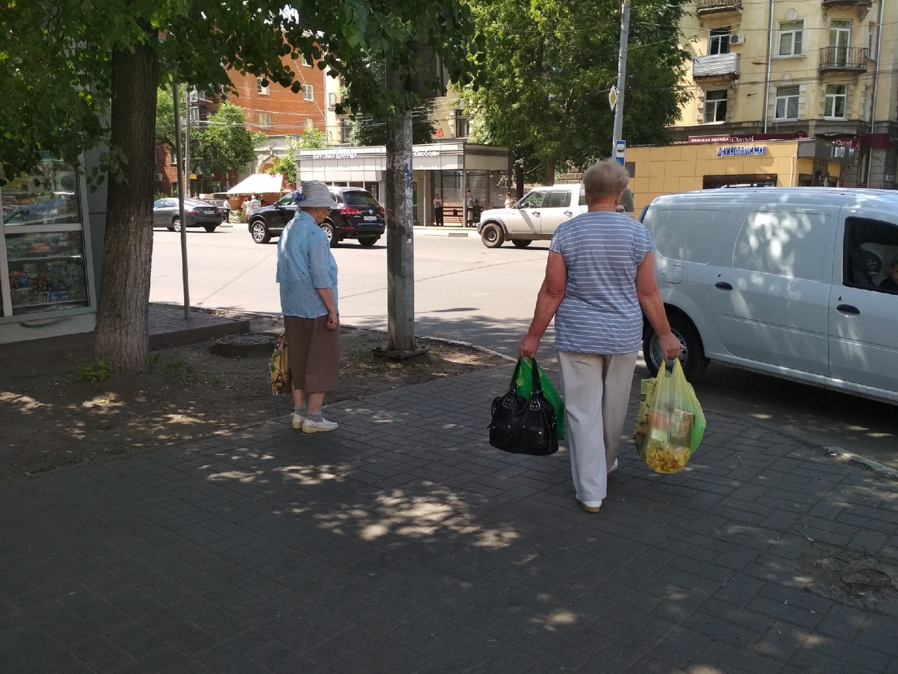 «Крест впечатали под глаз»: в Ярославле банда избила и ограбила беззащитную пенсионерку