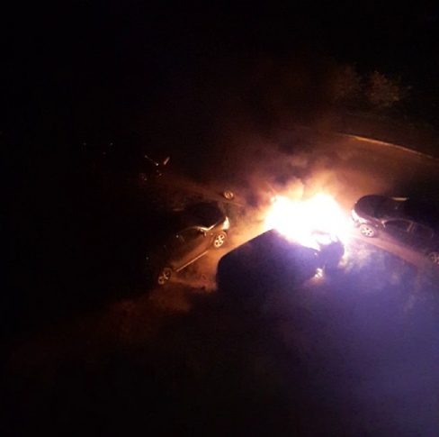 В Брагино взорвалась машина: подробности ночного ЧП в Ярославле