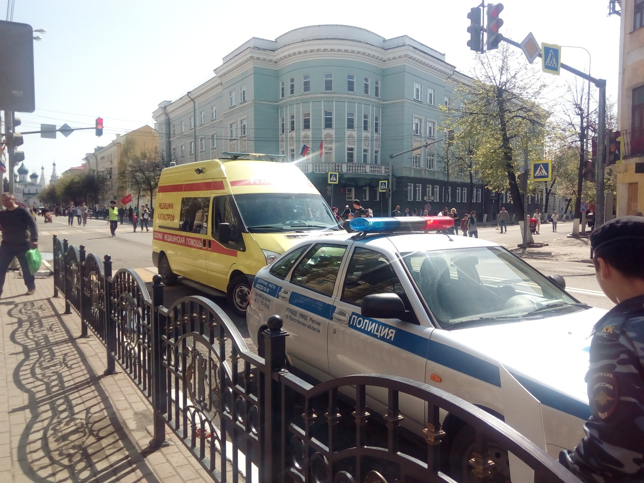 Ребенка увезла скорая: подробности ДТП с трамваем в Ярославле