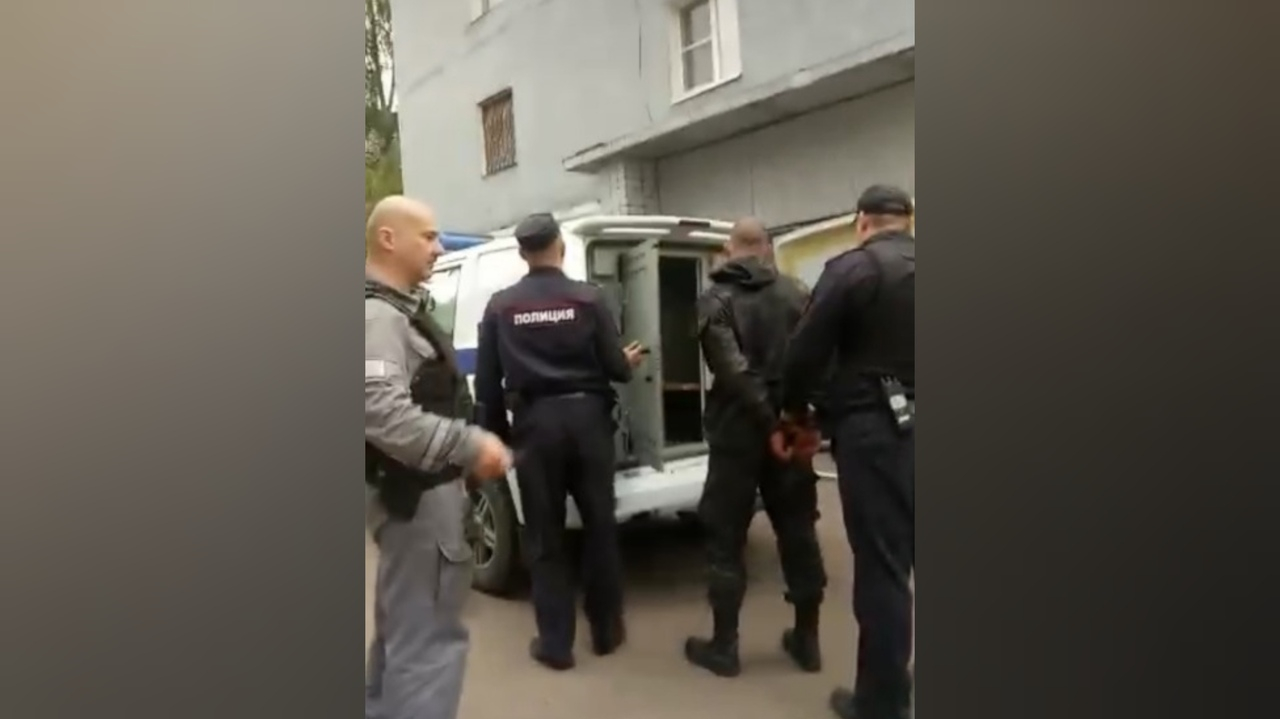 Дом взяли в окружение: рассказали о ночном задержании в Ярославле