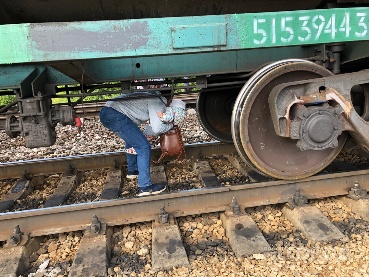 С детьми под поезд: ярославцы рассказали о "западне" на путях в Ярославле