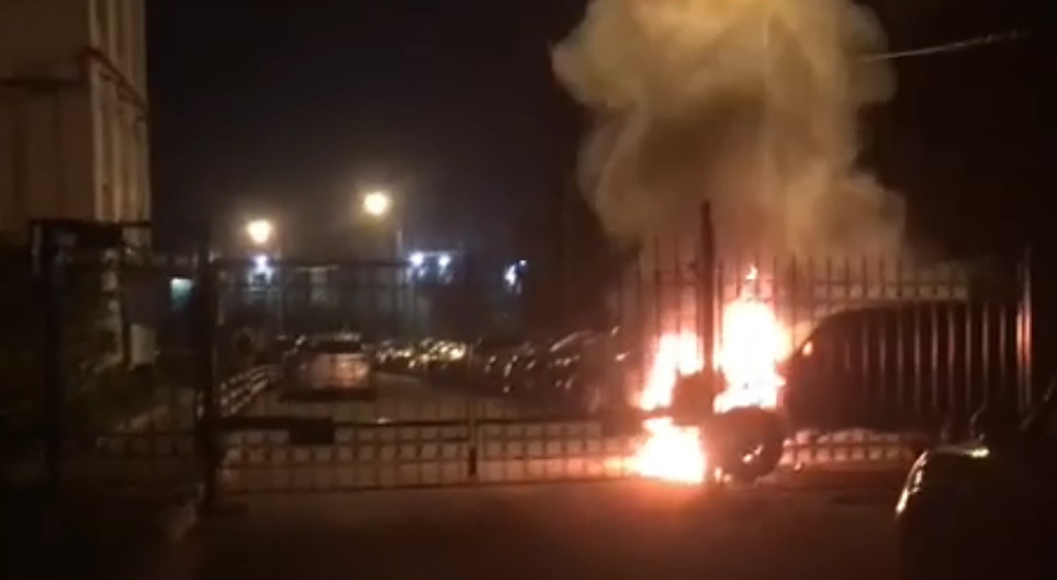 «Дым заполнил весь район»: подробности ночного пожара в Ярославле