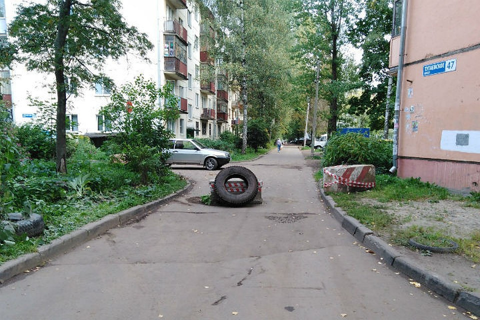 "Страшно выходить из подъезда": ярославцы борются за свои дворы с водителями