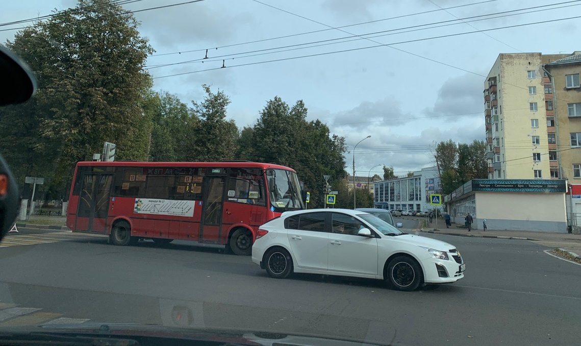 "Заколдованное место": три ЧП произошло на перекрестке в Ярославле