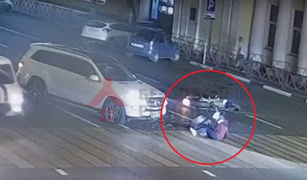 Девушка тянула байкера к себе: подробности страшной аварии в центре Ярославля