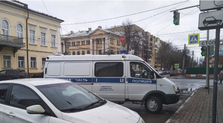Целился ножом в грудь: подробности нападения на полицейского в Ярославле