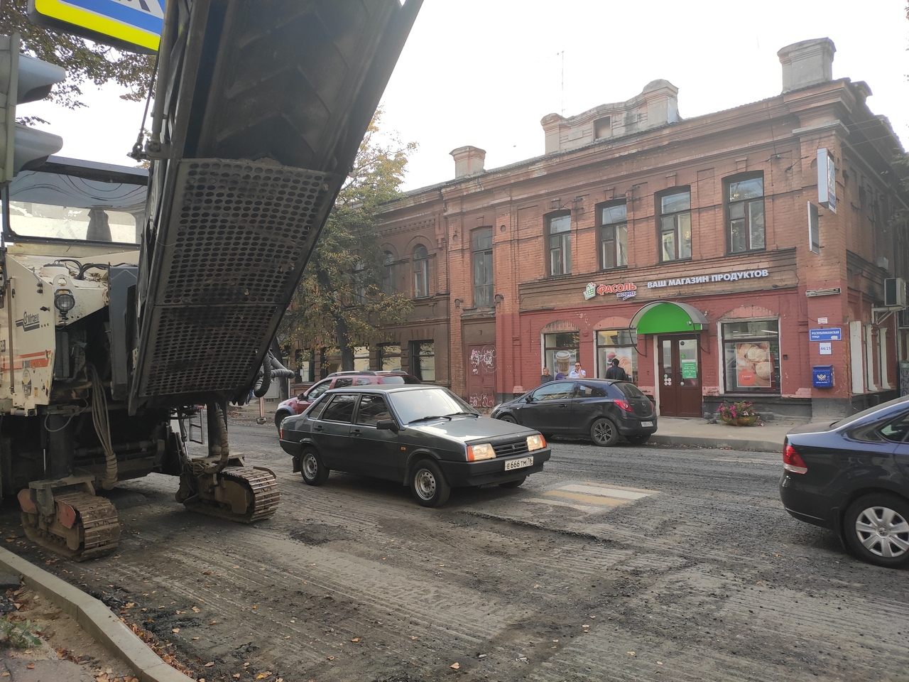 "Запрещаем такой ремонт": о табу на дороге рассказали ярославцам