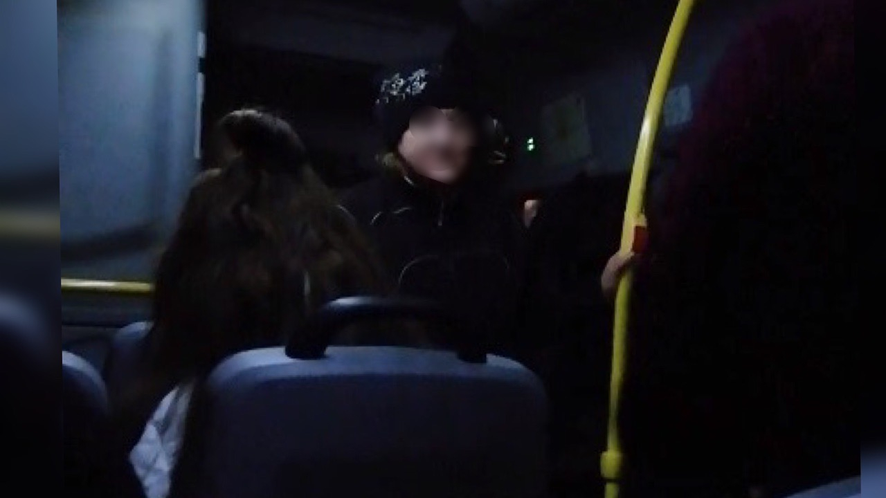 «Ее надо вышвырнуть на улицу»: подробности скандала в рыбинском автобусе